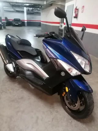 Moto scooter azul