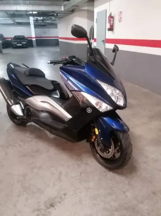 Moto scooter azul