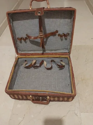 Cesta de picnic de mimbre y cuero