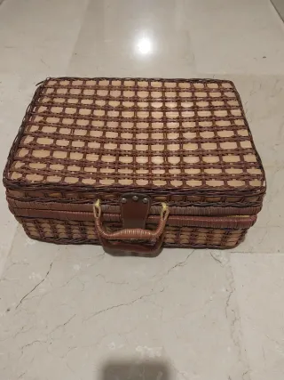 Cesta de picnic de mimbre y cuero
