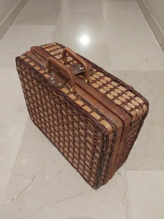 Cesta de picnic de mimbre y cuero