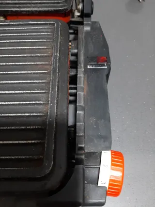 Plancha Taurus IG-20-30 Roja