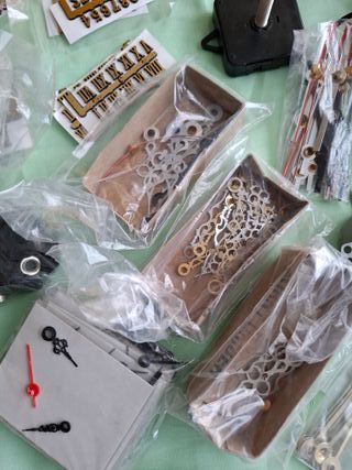 Consegna di parti per orologi