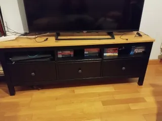 Mueble TV Ikea HEMNES Negro/Madera.