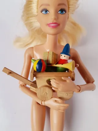 carretto natalizio con balocchi per Barbie