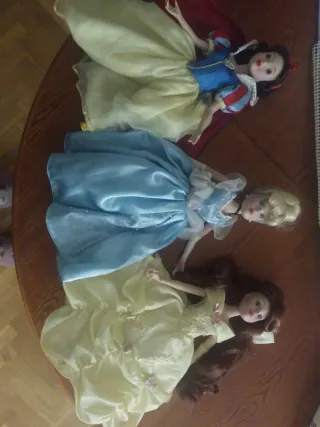 Tre bambole Disney in porcellana