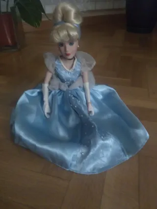 Tre bambole Disney in porcellana