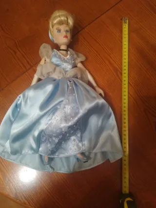 Tre bambole Disney in porcellana