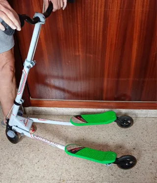 Patinete dinámico 3 ruedas naranja y verde (c/u)