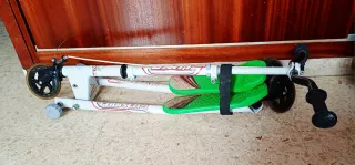 Patinete dinámico 3 ruedas naranja y verde (c/u)