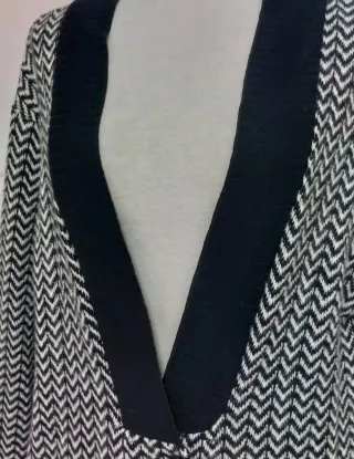 Chaqueta larga tejida chevron