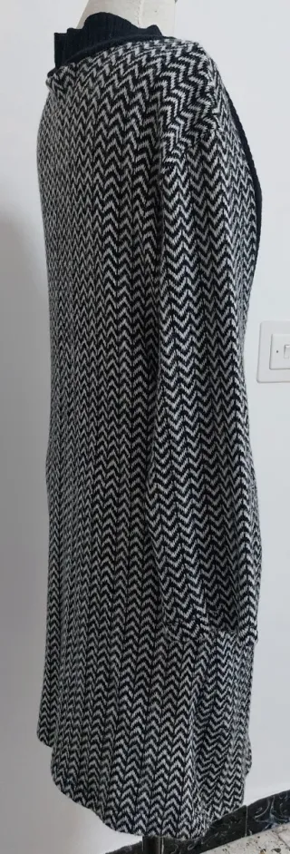 Chaqueta larga tejida chevron