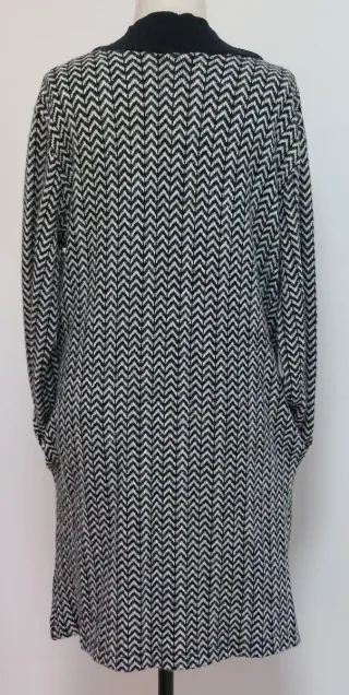 Chaqueta larga tejida chevron