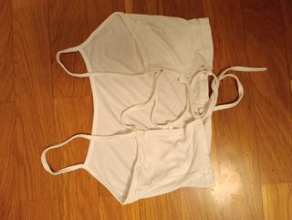 Tops blancos con tirantes y fruncido