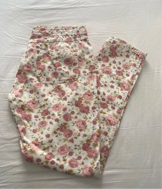 Pantalón de flores rosa y blanco