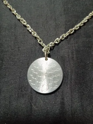 Collar con colgante espiral verde