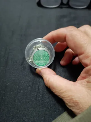 Collar con colgante espiral verde