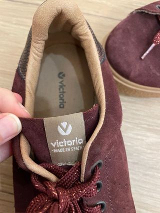 Bambas ante granate cordones brillantes Victoria
