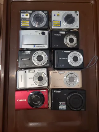 Lotto 28 di 10 fotocamere