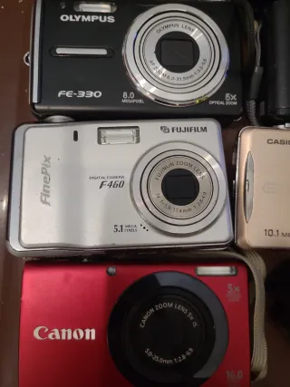 Lotto 28 di 10 fotocamere