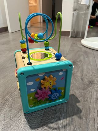 Cubo de actividades de madera para bebés