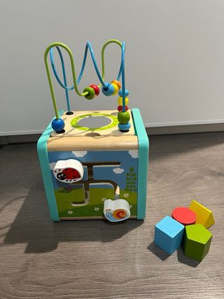 Cubo de actividades de madera para bebés