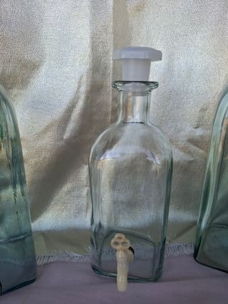 Juego de 3 botellas de vidrio con grifo