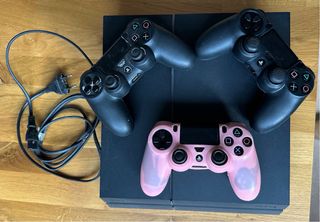 Consola Sony PS4 Nera + 3 Controller + 6 Giochi