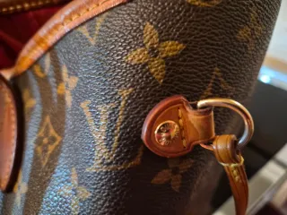 Bolso Louis Vuitton Monogram con Raya Roja
