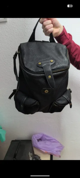 Mochila efecto piel negra