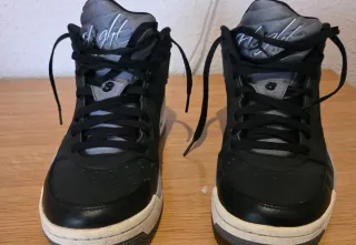 Zapatillas Jordan Talla 42 Negras y Grises