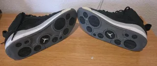 Zapatillas Jordan Talla 42 Negras y Grises