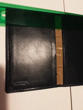 Cartera de cuero negra