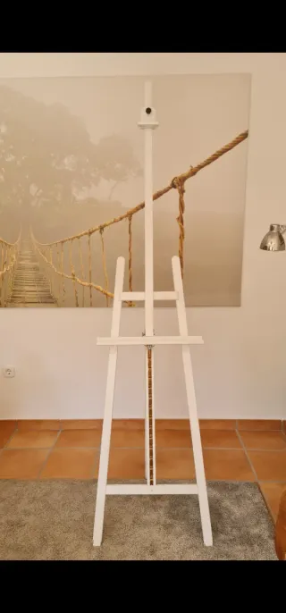 Caballete de madera blanco