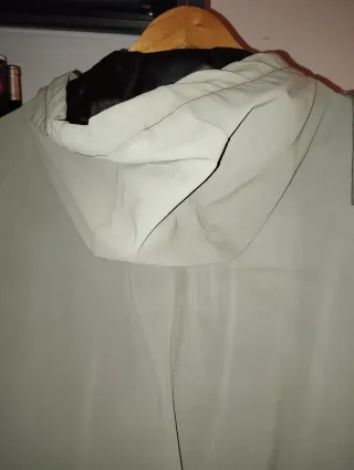 Chubasquero tipo gabardina zara color verde