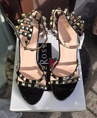 Sandali DAMNROSE neri con borchie dorate