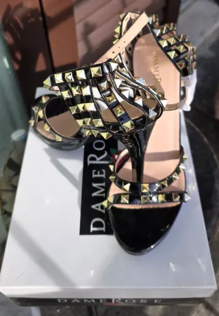 Sandali DAMNROSE neri con borchie dorate