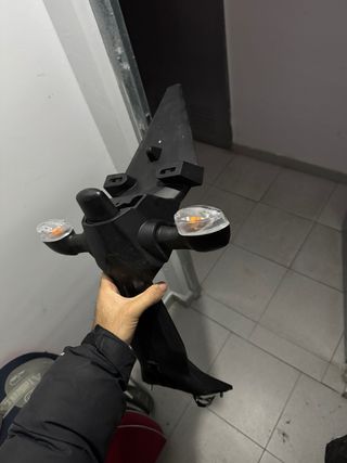 Soporte matrícula Yamaha con intermitentes