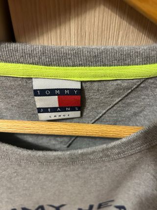 Camiseta Tommy Jeans Gris Talla L