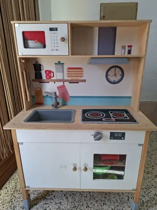 Cocinita de madera para niños