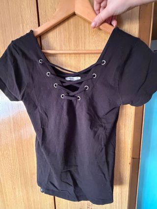 Camiseta Inside negra con cordones talla M