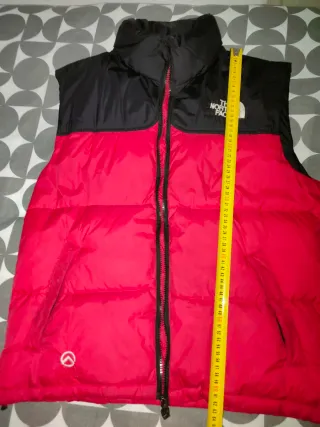Chaleco The North Face Negro y Rojo