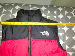 Chaleco The North Face Negro y Rojo