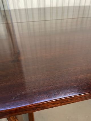 Mesa de comedor antigua de madera restaurada