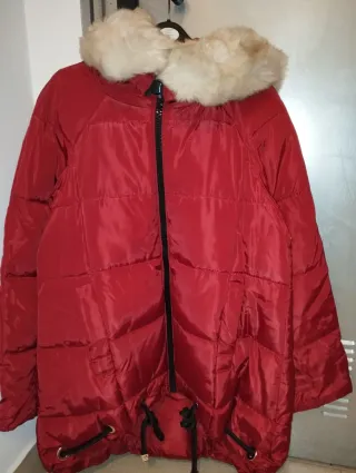 Plumas rojo con capucha