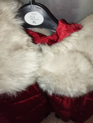 Plumas rojo con capucha