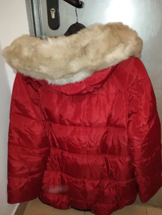 Plumas rojo con capucha