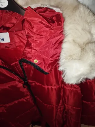 Plumas rojo con capucha