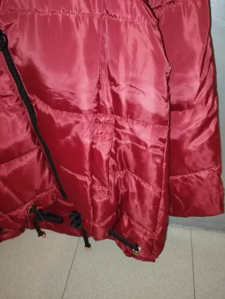 Plumas rojo con capucha