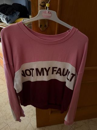 Sudadera Not My Fault rosa y blanca